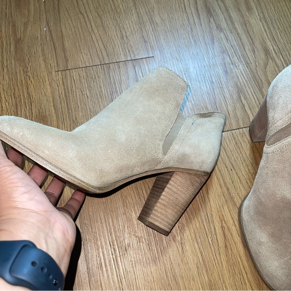 VINCE CAMUTO Chunky Heeled Ankle Boots - Picture 5 of 13